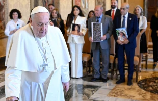 El Papa Francisco recibe a familiares de víctimas por la explosión en el puerto de Beirut Crédito: Vatican Media