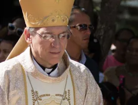 Obispo de 62 años renuncia para asumir una nueva misión en su tierra natal