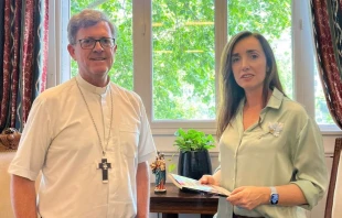 Mons. García Cuerva con Victoria Villarruel Crédito: Cuenta de X de Victoria Villarruel (@VickyVillarruel)