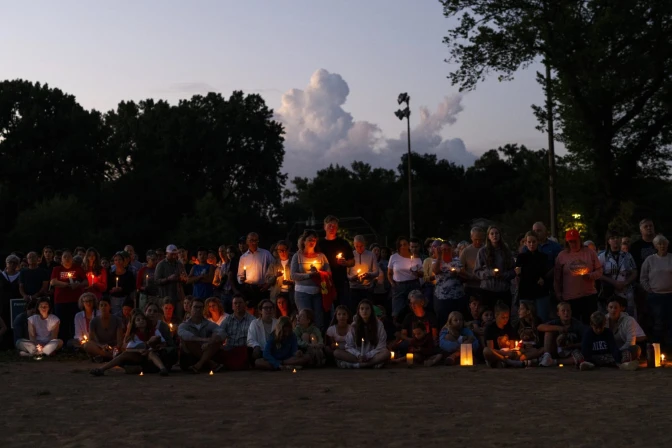 Vigilia - tiroteo en escuela católica Anunciación
