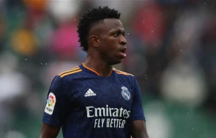 Vinicius Jr., estrella del Real Madrid y de Brasil, lloró al hablar de lo que ha sufrido por el racismo. ¿Qué dice la Iglesia Católica sobre este tema? Crédito: Saolab Press / Shutterstock