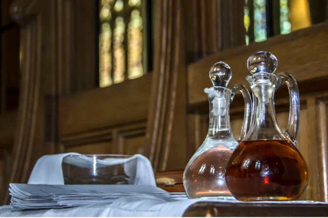 Vino y agua para la Misa