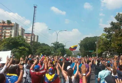 Los estudiantes en las calles de Venezuela (Foto https://twitter.com/ThomasDangel)?w=200&h=150