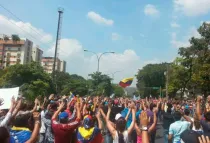 Los estudiantes en las calles de Venezuela (Foto https://twitter.com/ThomasDangel)