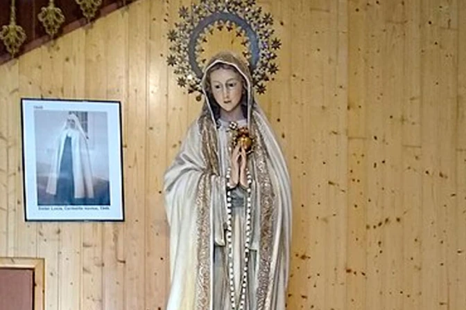Imagen de la Virgen de Fátima en el Santuario de las Apariciones de Pontevedra en España.