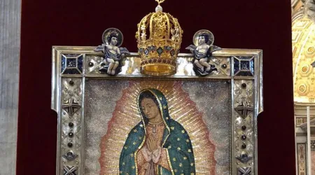 Virgen de Guadalupe corona y marco Vaticano 12122023