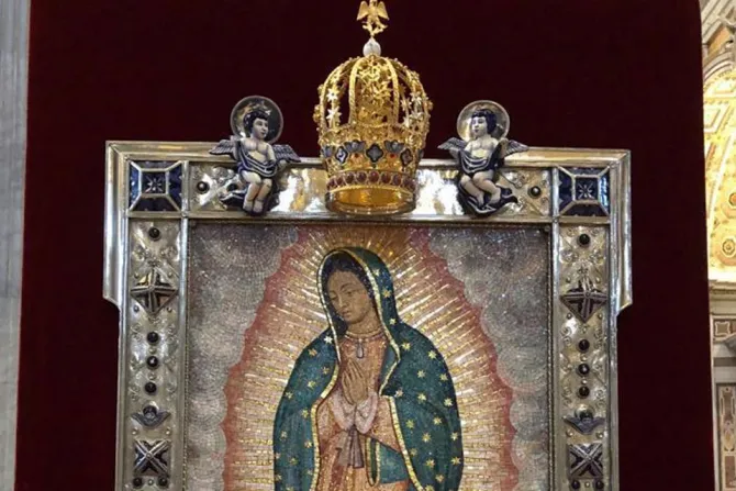 Virgen de Guadalupe corona y marco Vaticano 12122023