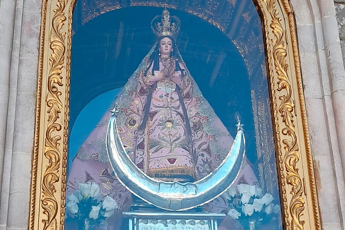 Imagen de la Virgen de la Puerta en Otuzco (Perú).