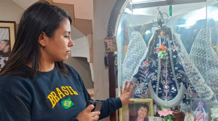 Imagen intacta de la Virgen de la Puerta en Trujillo, intacta luego del atentado.