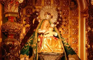 Roban las coronas de la Virgen María y el Niño Jesús de la Catedral de Plasencia (España) en Domingo de Ramos. Crédito: José Antonio Cotallo (CC BY 2.0).