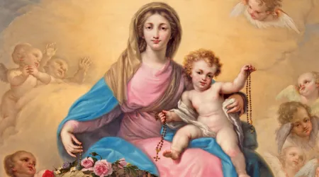 La Virgen María y el Niño con el Santo Rosario