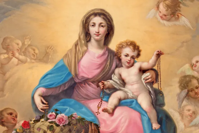 La Virgen María y el Niño con el Santo Rosario
