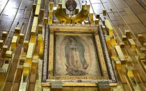 Imagen original de la Virgen de Guadalupe en su santuario en Ciudad de México.