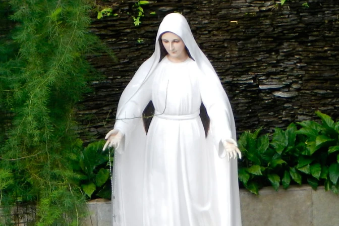 Aprueban apariciones de la Virgen María ocurridas en el siglo XX