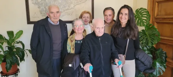 Mons. Virgilio González y su familia el 18 de enero. Crédito: Diócesis de Ávila