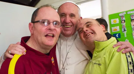 FOTOS: Papa sorprende a personas con discapacidad mental en Viernes de Misericordia