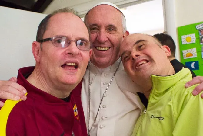 FOTOS: Papa sorprende a personas con discapacidad mental en Viernes de Misericordia