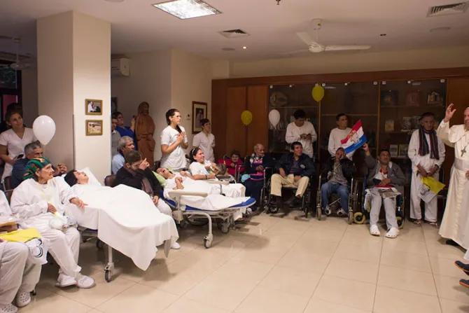 FOTOS: Visita sorpresa del Papa a pacientes de SIDA y terminales de Fundación San Rafael