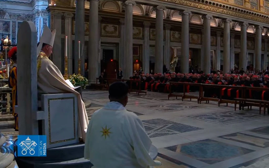 El solemne rezo de las Vísperas en Santa María la Mayor. Crédito: Vatican Media.