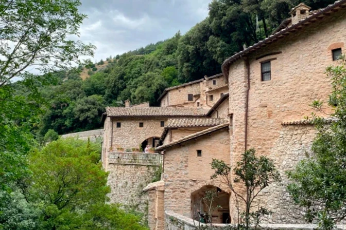 Vista de Eremo delle Carceri, Asís, Italia, julio de 2025.