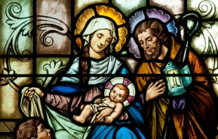 Vitral con la imagen de la Sagrada Familia. Crédito: Nancy Bauer / Shutterstock.