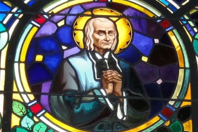 Vitral de San Juan María Vianney, el Cura de Ars.