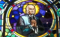 Vitral de San Juan María Vianney, el Cura de Ars.