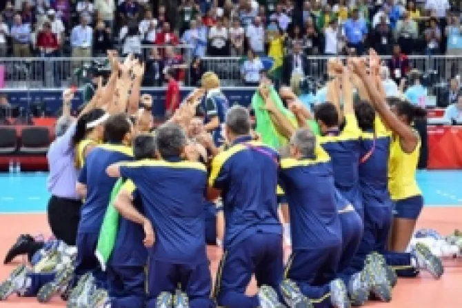 Equipo de Brasil celebró oro olímpico con Padre Nuestro en la cancha