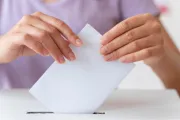 Voto de mujer en elecciones