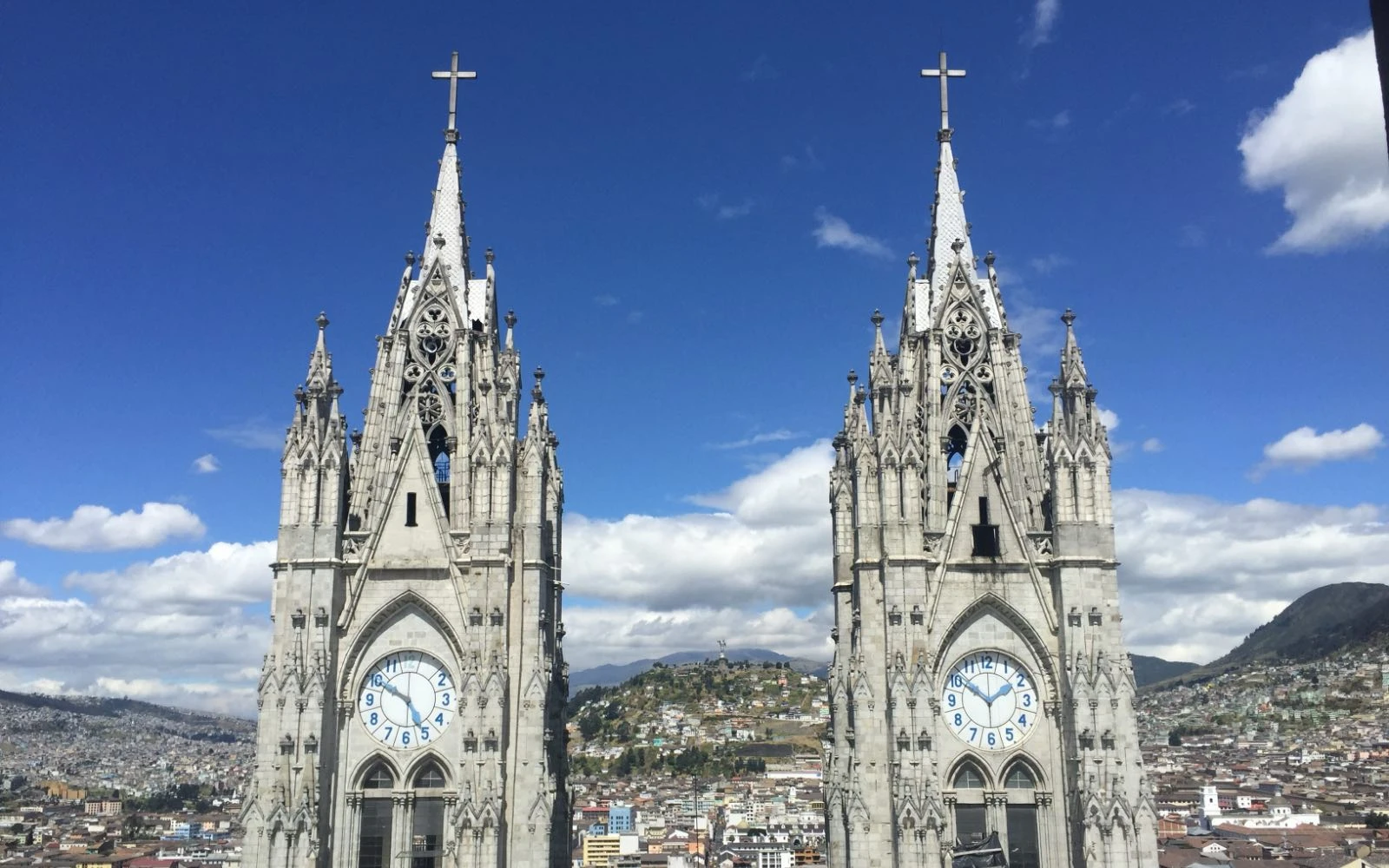 Torres de la Basílica del Voto Nacional en Quito (Ecuador).?w=200&h=150