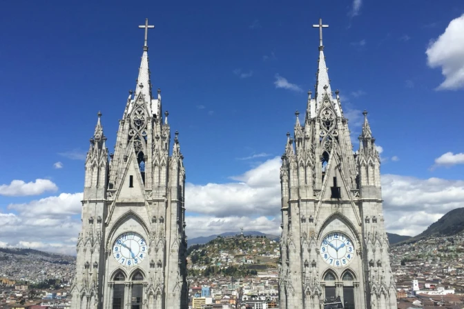 Basílica del Voto Nacional en Quito
