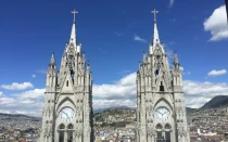Torres de la Basílica del Voto Nacional en Quito (Ecuador).