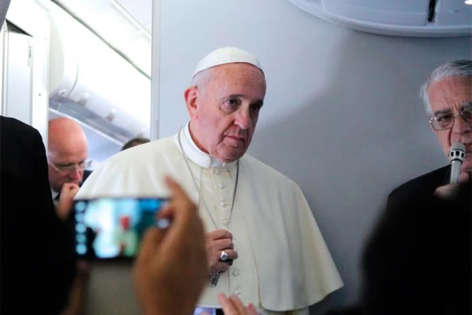 El Papa Francisco apoya acción internacional para detener "agresor injusto" en Irak