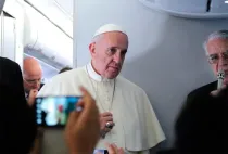 El Papa Francisco en el vuelo de retorno a Roma / Foto: Alan Holdren (ACI Prensa)
