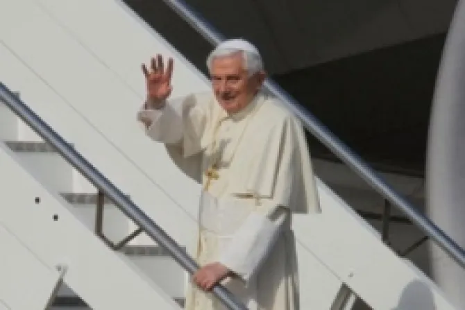 Largo vuelo permitió a Benedicto XVI enviar bendiciones a siete países