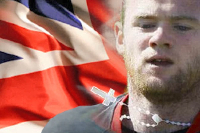 Funcionario calla a futbolista inglés entrevistado sobre su fe católica