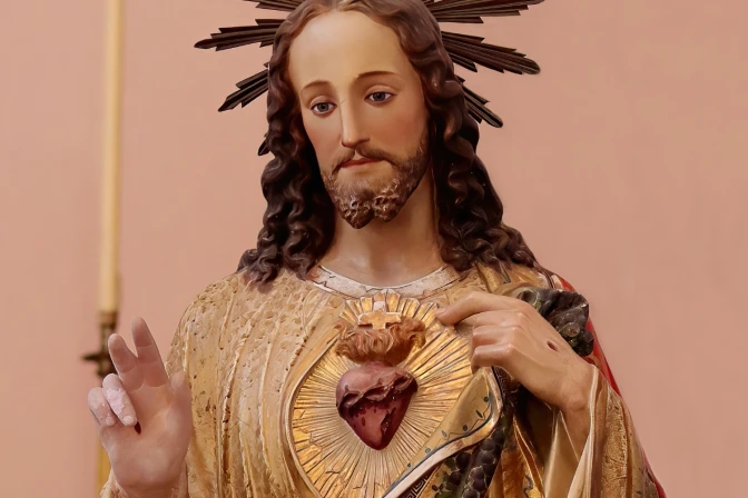Estatua del Sagrado Corazón de Jesús