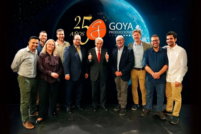 Andrés Garrigó, en el centro, junto a su equipo.