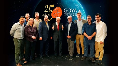 Andrés Garrigó, en el centro, junto a su equipo.