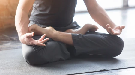 Día Internacional del Yoga 2024: Fray Nelson advierte sobre 4 peligros de su práctica