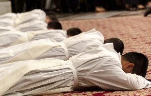 Foto referencial de una ordenación sacerdotal. Crédito: Daniel Ibáñez / EWTN News.