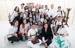 El Papa Francisco con jóvenes de la  Fundación Pontificia Scholas Occurrentes Crédito: Scholas Occurrentes