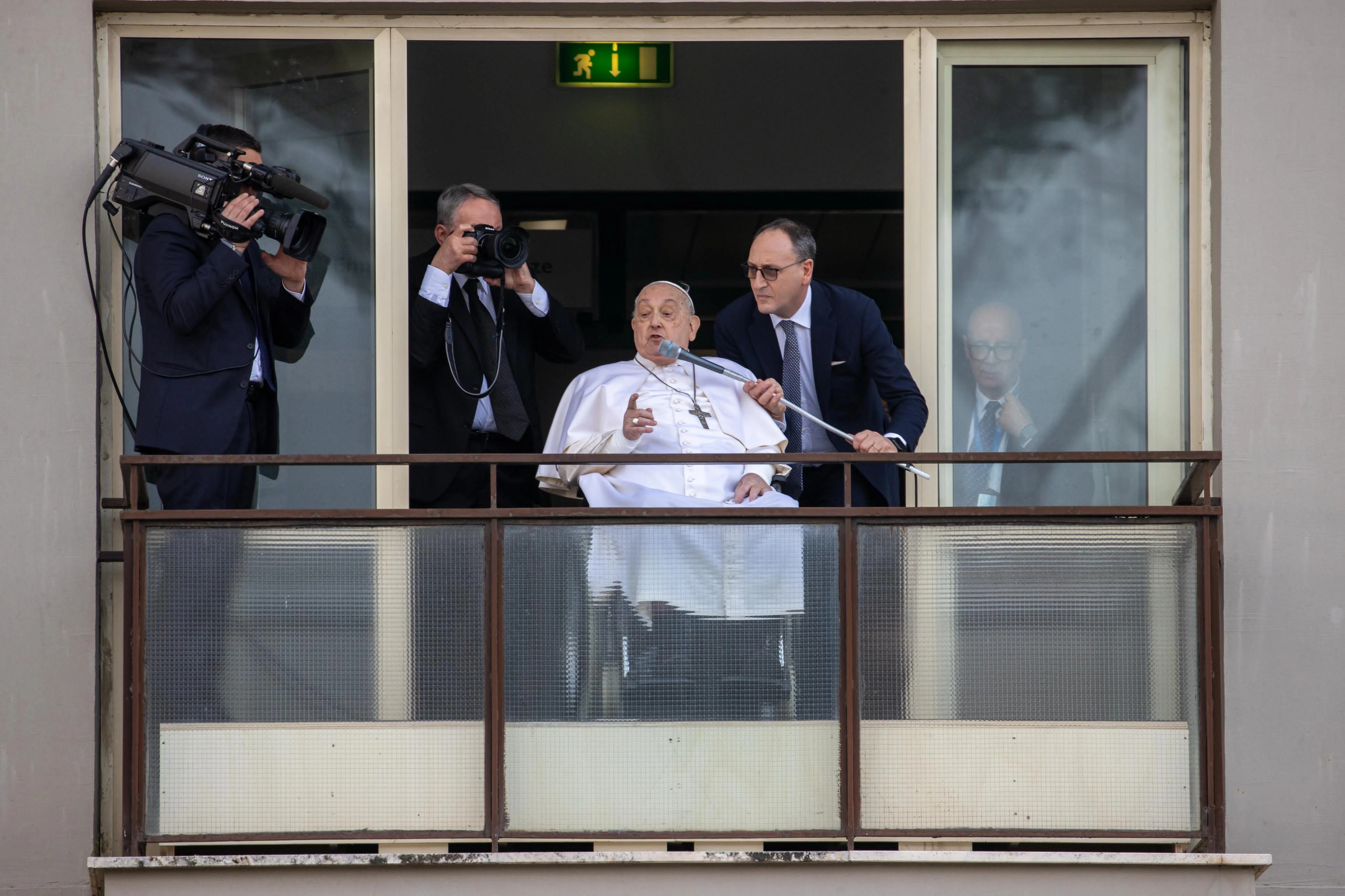 El Papa reaparece en público tras casi 40 días hospitalizado y regresa al Vaticano tras recibir el alta médica?w=200&h=150