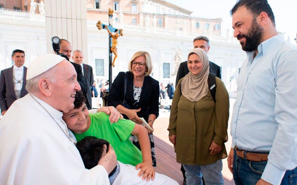En  julio del 2022, Imán y su familia pudieron saludar al Papa Francisco tras la Audiencia General Crédito: Vatican Media