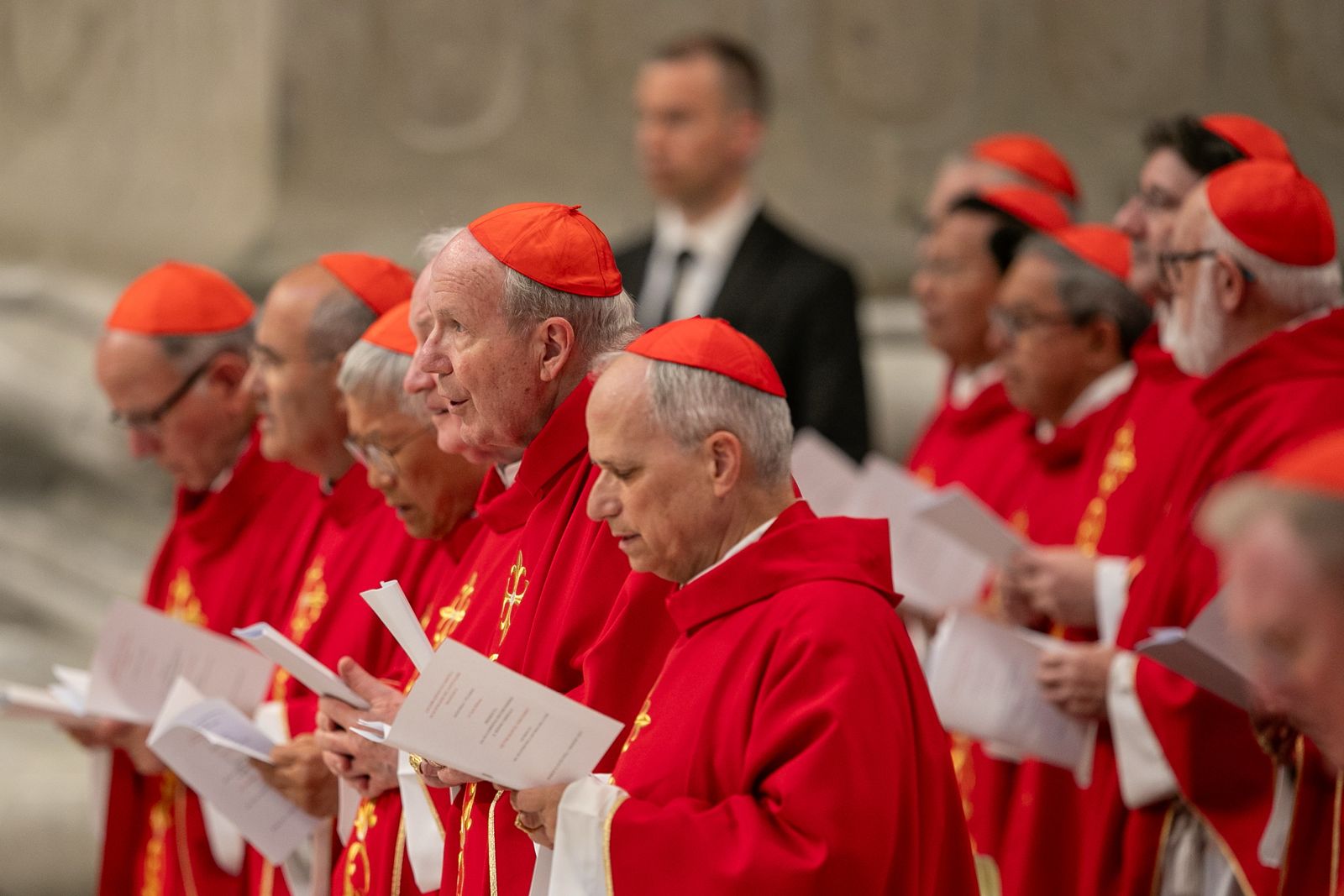 Misa “novendiali” en la basílica de San Pedro con todos los cardenales en sufragio por el Papa Francisco. Crédito: Daniel Ibáñez/EWTN