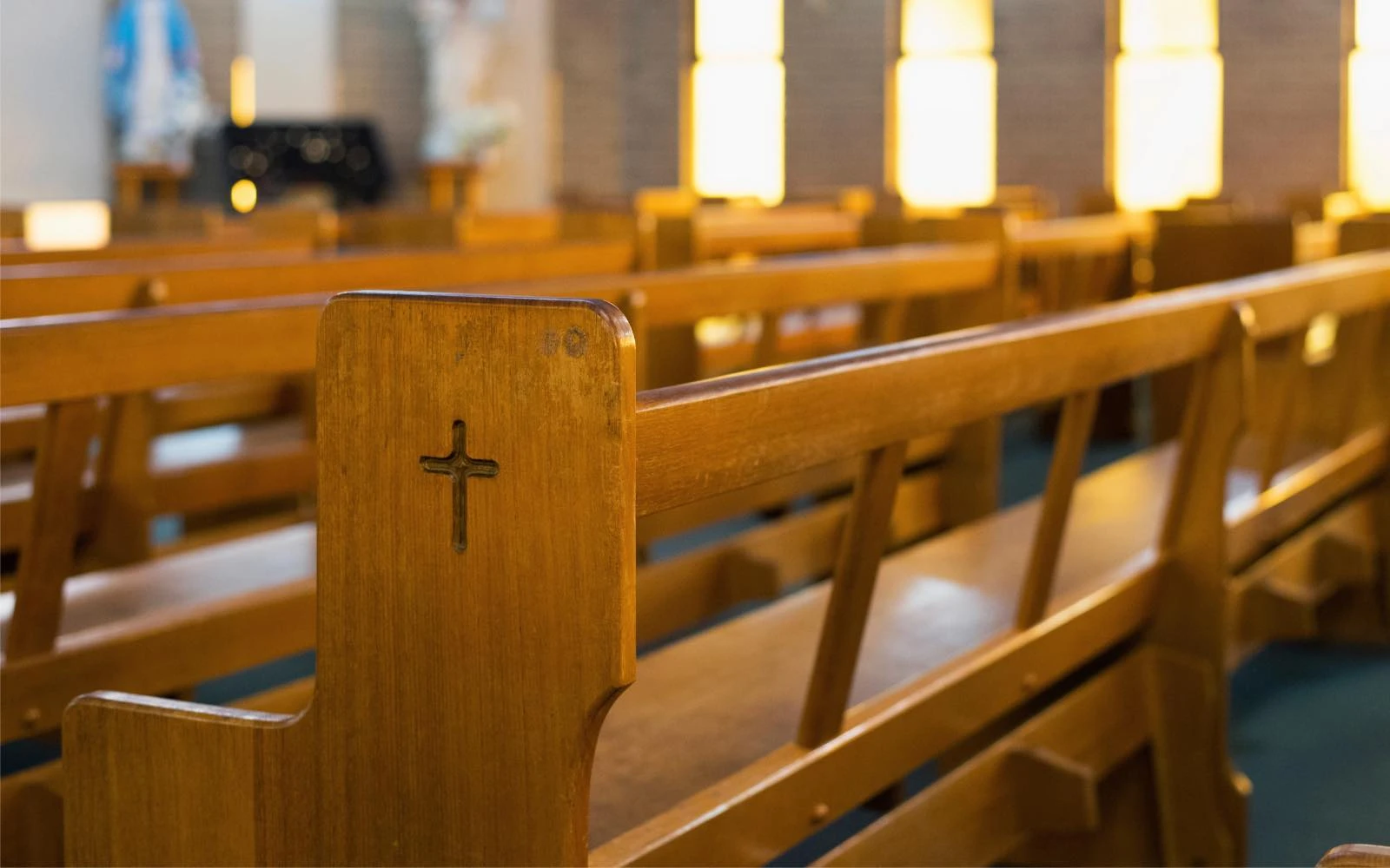 El número de adultos estadounidenses que se identifican con el cristianismo, con otra religión o sin religión se ha mantenido estable, según un nuevo informe del Pew Research Center.?w=200&h=150