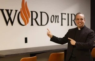 El misionero español Ignacio Amorós, en los estudios del Instituto  Word on Fire. Crédito: P. Ignacio Amorós.